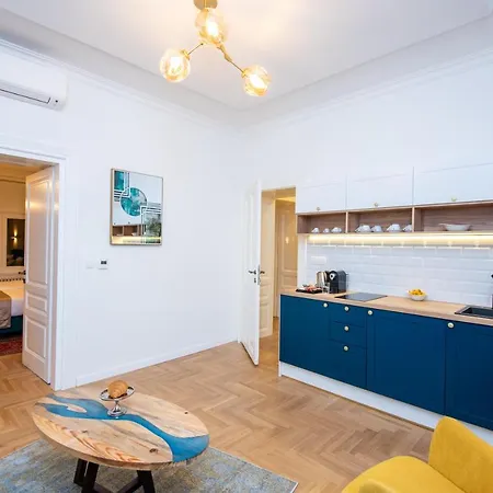 Megapolis City Center Suites Апартаменты