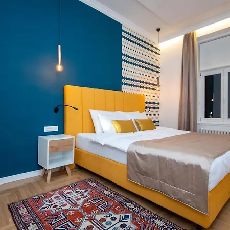 Megapolis City Center Suites
